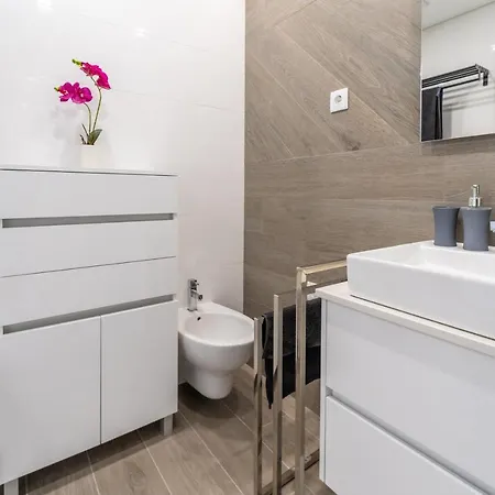 T2 Freedom Apartament