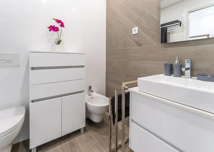 T2 Freedom Apartament